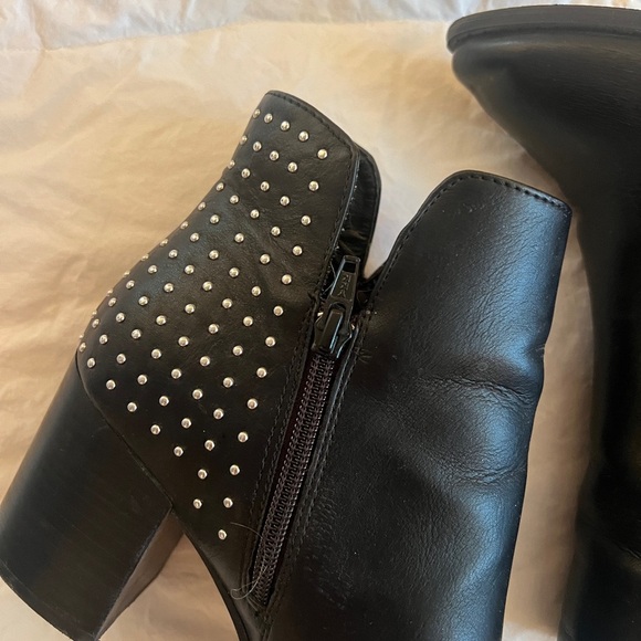 Report Black Ankle Boots with Chunky Heel and Studded Detailing - Picture 2 of 7
